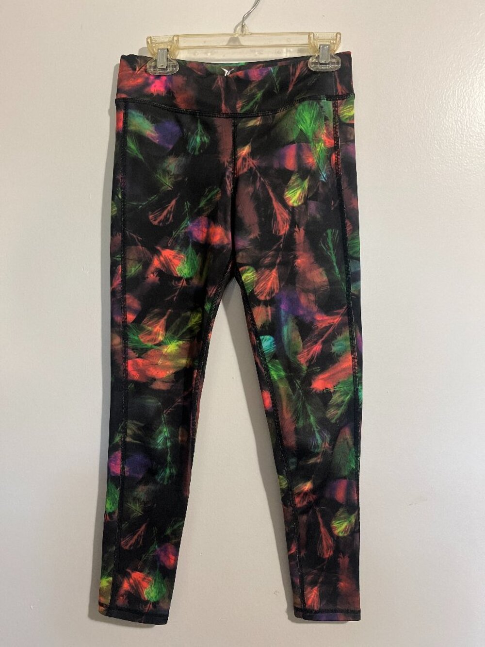 Old Navy Active Go-Dry Rainbow Feather Cropped Workout Leggings Size M